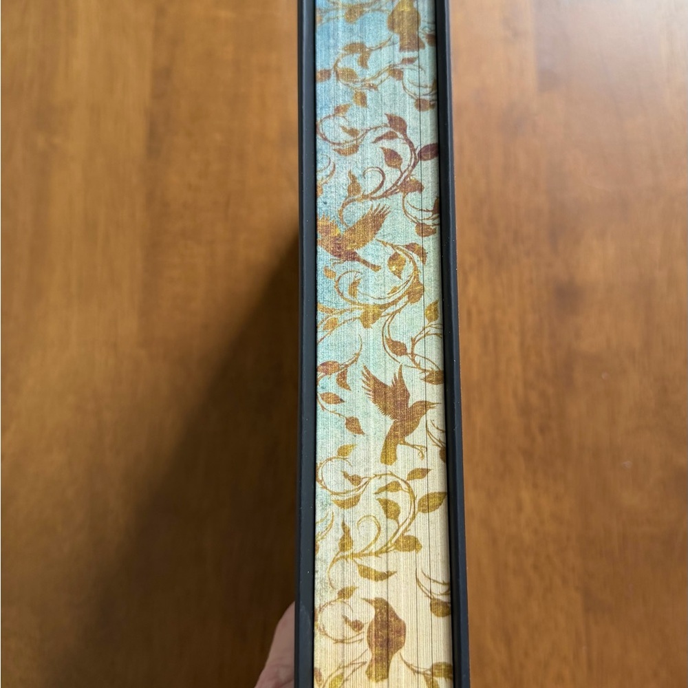 Kristin Hannah "The Nightingale" 10th Anniversary Edition - Black & Gold - Picture 6 of 8